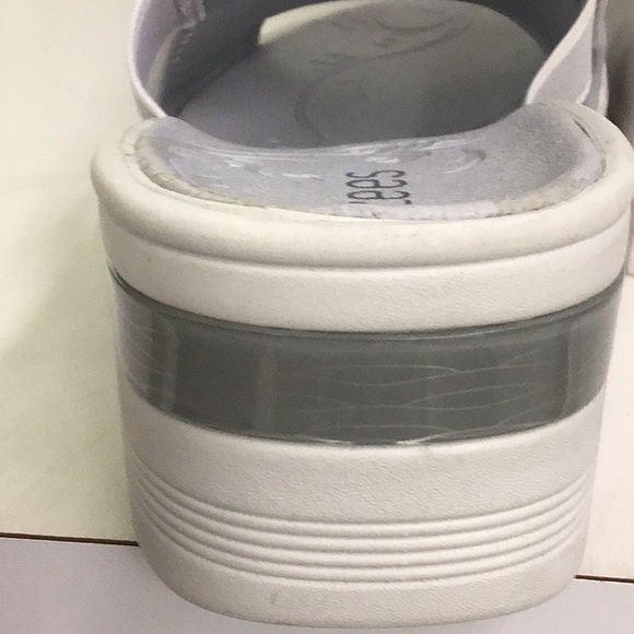 BZEES light feel wedge slip on sandals - Picture 5 of 9